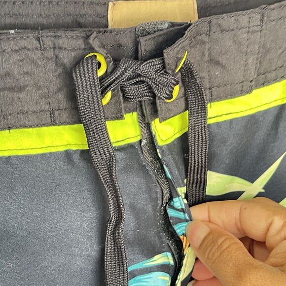 Men’s Swim Trunks Large Black Floral Roebuck & Co - Picture 13 of 16